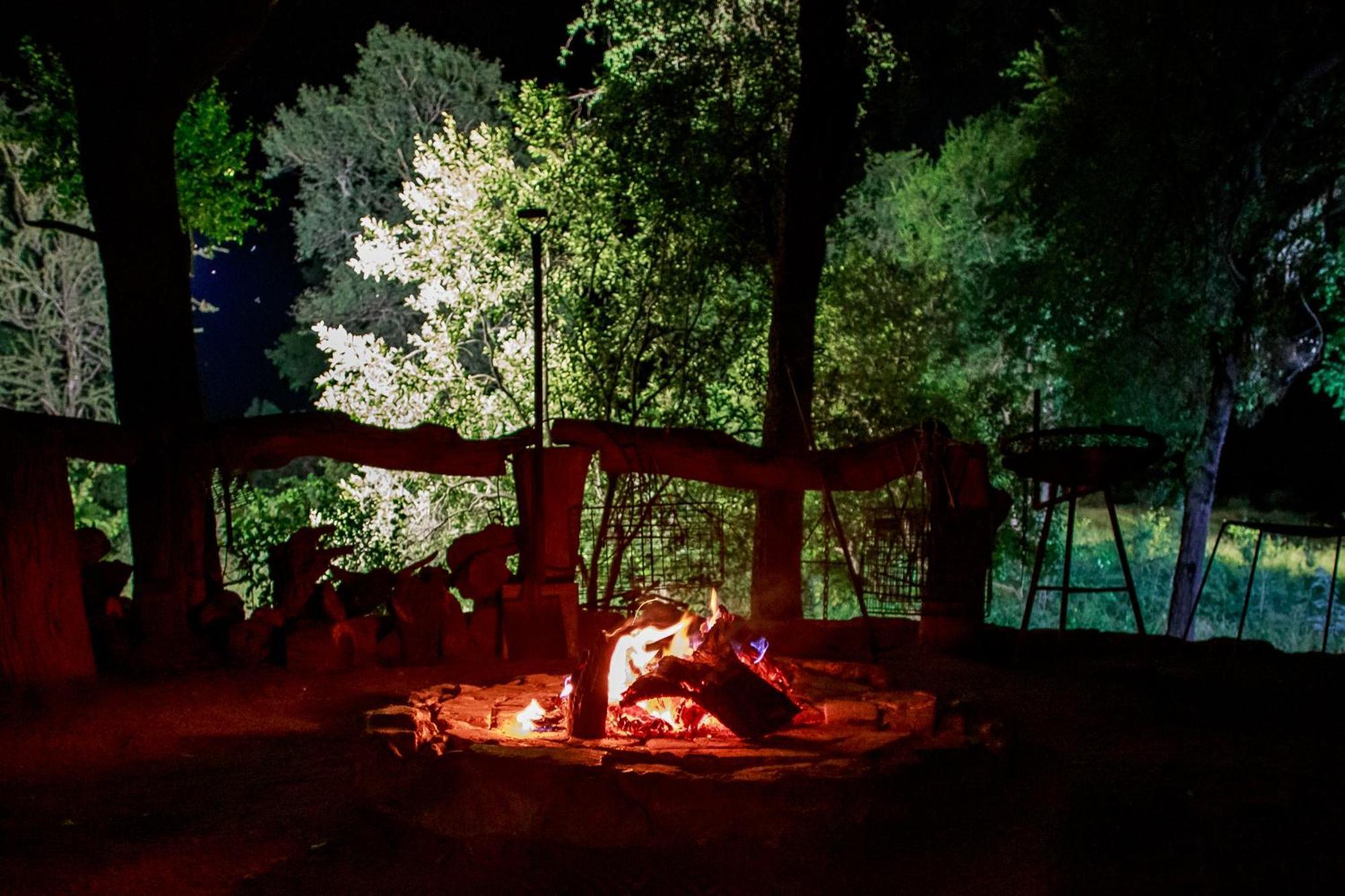 Sable Creek Safari Lodge Тзанеен Екстериор снимка